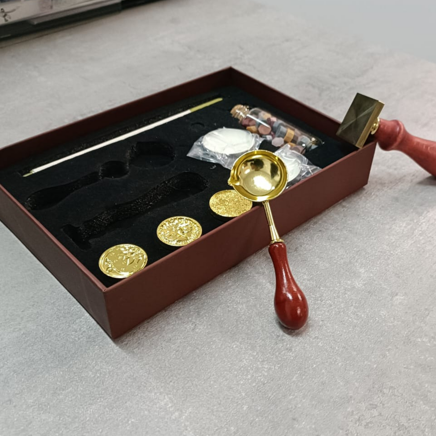 set-per-sigillo-ceralacca-marrone-chiaro