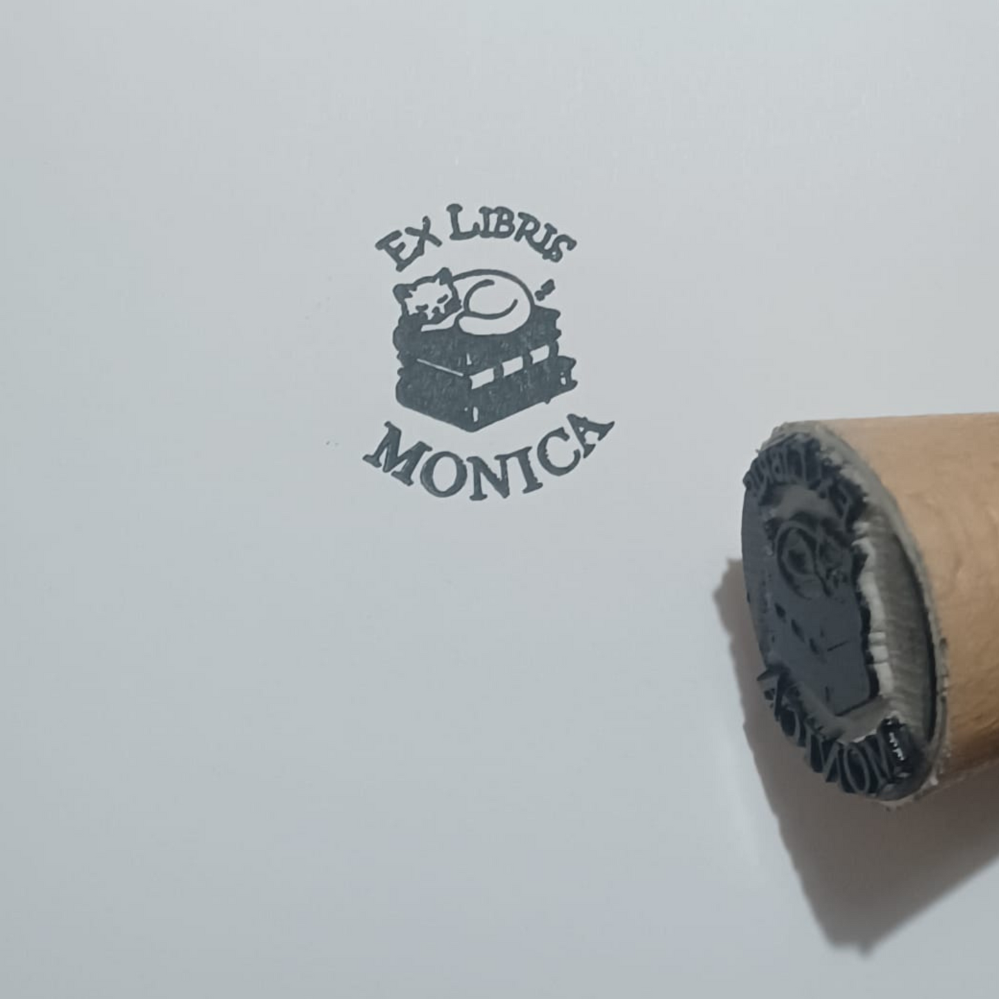 Timbro Ex Libris Rotondo