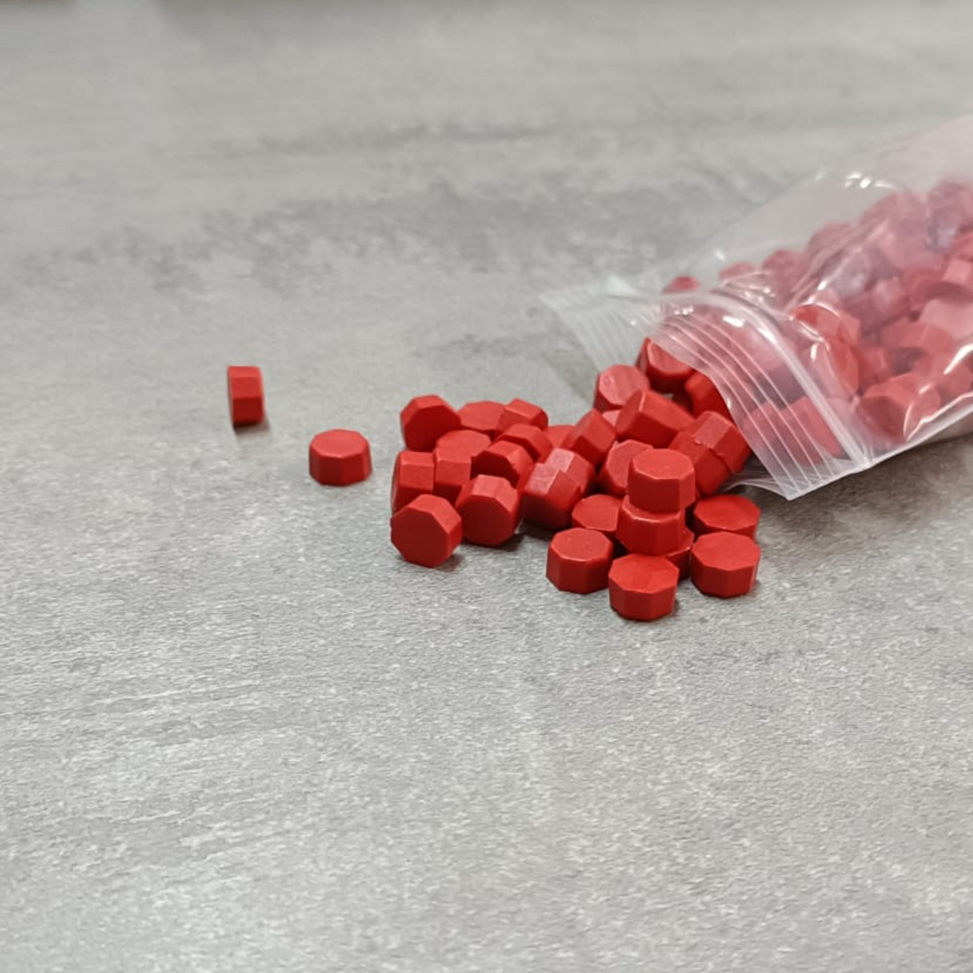 cera-in-grani-rosso-corallo
