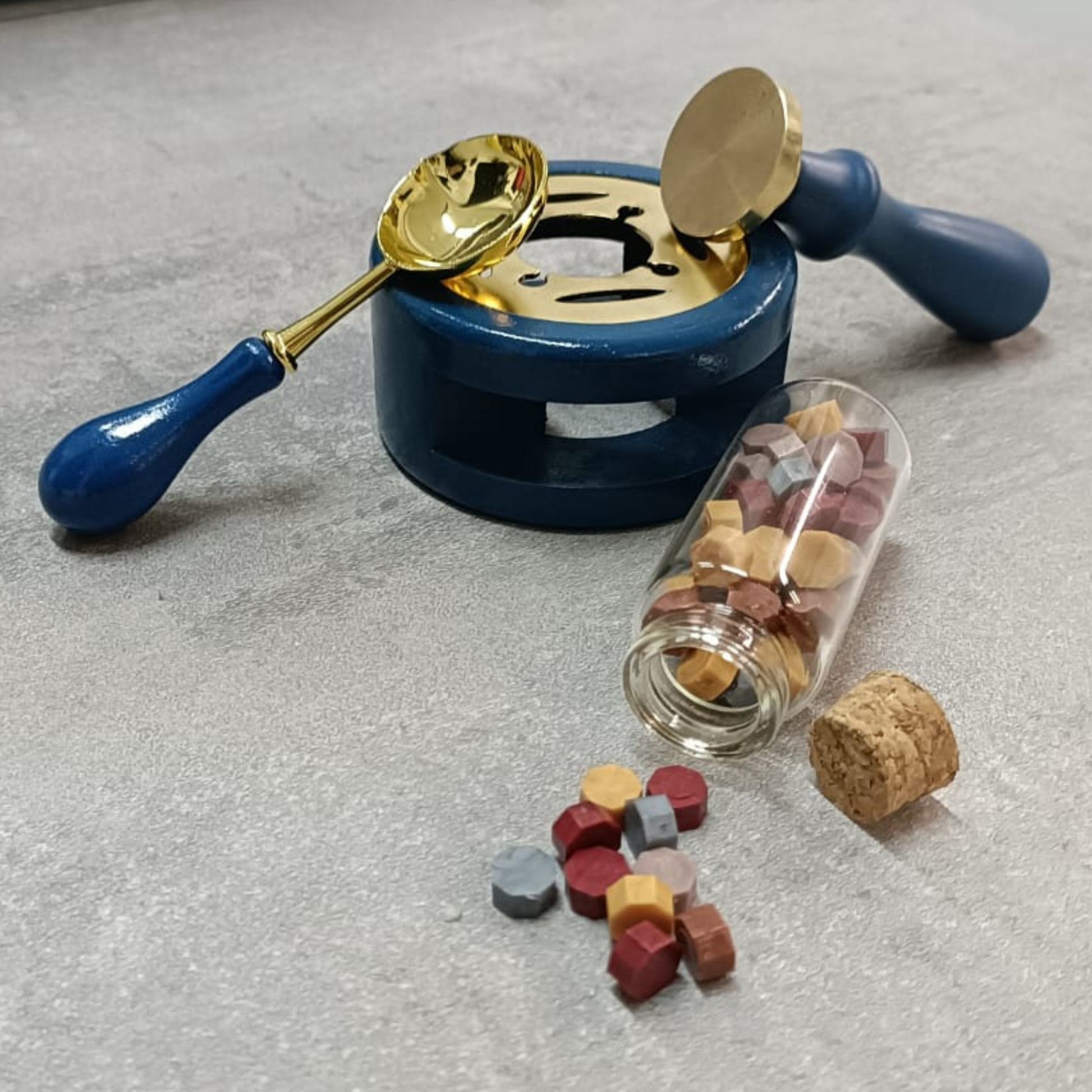 set-per-sigillo-ceralacca-con-fondi-cera-incluso-blu